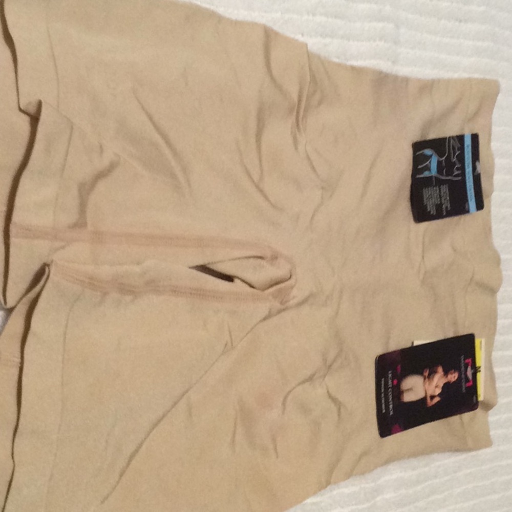 Maidenform light control thigh slimmer